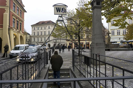 المكان المرغوب! مراحيض ودورات مياه عجيبة في مواقع غريبة حول العالم صورة رقم 11
