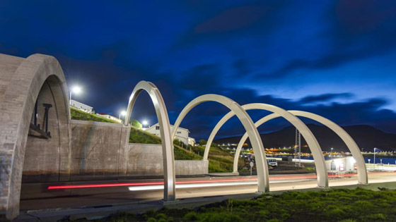 أنفاق مائية بأعماق مياه جزر فارو تلفت الأنظار بأضواء راقصة وتأثير ساحر صورة رقم 4