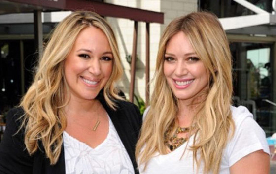 لن تصدق الشبه بينهن! 10 نجمات مع أخواتهن يشاركنهن الملامح والمهنة صورة رقم 4