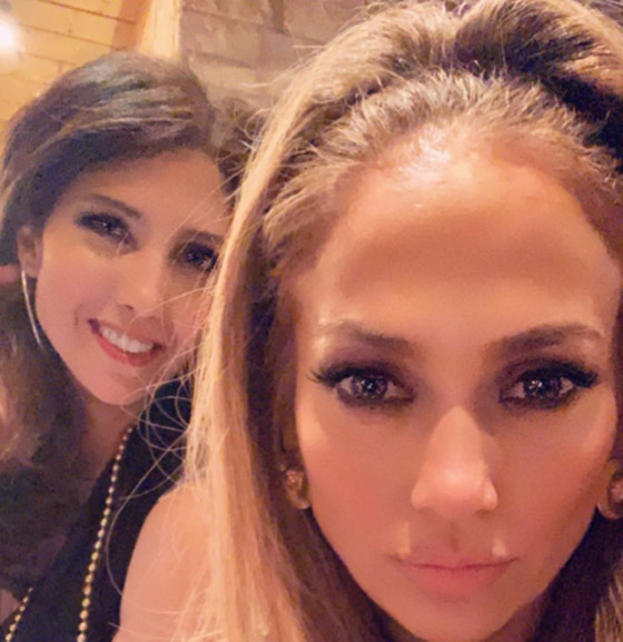 لن تصدق الشبه بينهن! 10 نجمات مع أخواتهن يشاركنهن الملامح والمهنة صورة رقم 6