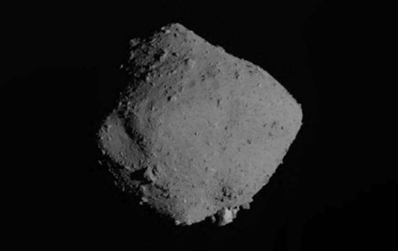 كويكب (ريوغو) البعيد يرسل هدية للأرض.. وعلماء يفحصونها! صورة رقم 1