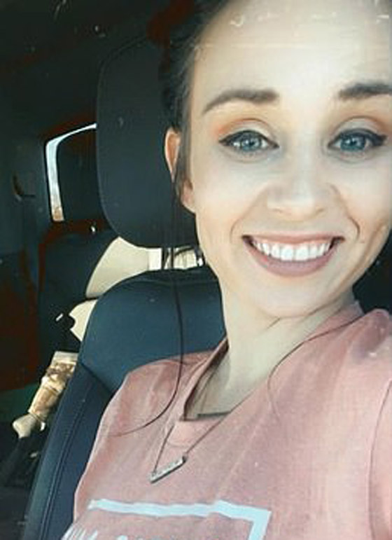 بالفيديو: إغماء ممرضة أمريكية بعد تلقيها لقاح كورونا! صورة رقم 5 بالفيديو: إغماء ممرضة أمريكية بعد تلقيها لقاح كورونا! صورة رقم 5