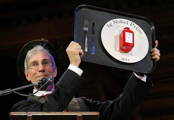 تعرفوا على جائزة إيغ نوبل للحماقة والاكتشافات السخيفة وأبرز الفائزين بها! صورة رقم 3
