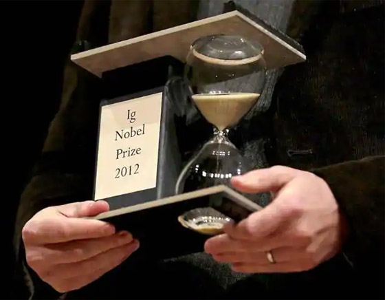 تعرفوا على جائزة إيغ نوبل للحماقة والاكتشافات السخيفة وأبرز الفائزين بها! صورة رقم 12