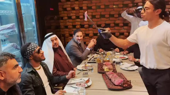 شاهدوا.. محمد رمضان يسرق الأضواء مجدداً بطريقة أكله اللحم من يد الشيف نصرت صورة رقم 2
