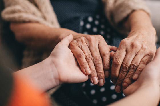 تعرفوا إلى 7 أجزاء في الجسم تكشف عن التقدم في العمر..! صورة رقم 7