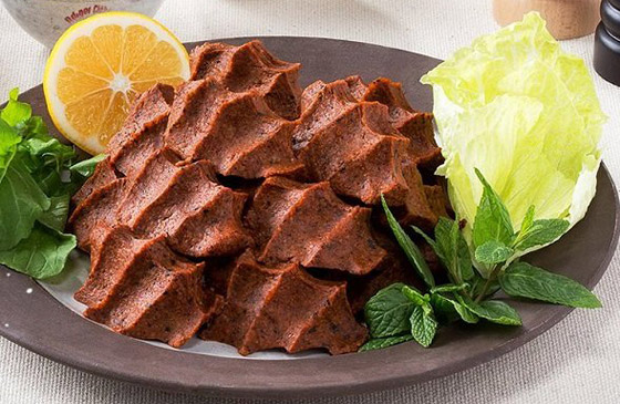 مُشبعة وقليلة السعرات الحرارية.. إليكم وصفة الكبة النية التركية الشهية صورة رقم 8