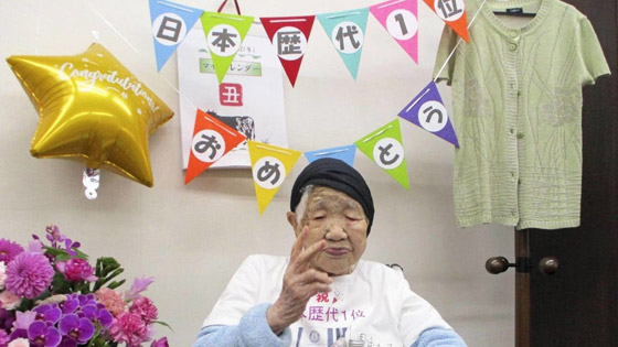 تعشق الشوكولاتة.. أكبر معمرة على الأرض تحتفل بعيدها الـ118 صورة رقم 1