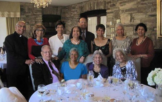 أصغرهم يبلغ 75 عاما! أسرة تدخل موسوعة غينيس لأعلى مجموع أعمار أفرادها صورة رقم 1