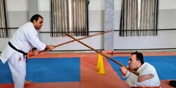 فلسطيني بلا ساقين.. يلعب الكاراتيه صورة رقم 4
