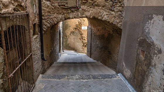 بلدة إيطالية تعرض منازلها للبيع مقابل يورو واحد فقط لجلب سكان جدد! صور صورة رقم 5