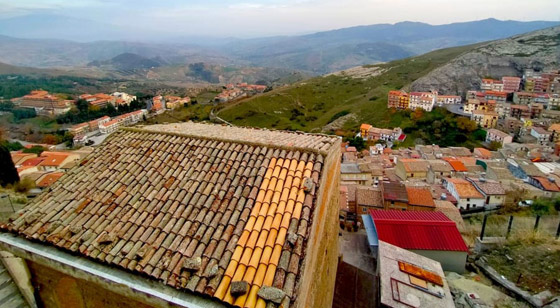 بلدة إيطالية تعرض منازلها للبيع مقابل يورو واحد فقط لجلب سكان جدد! صور صورة رقم 9