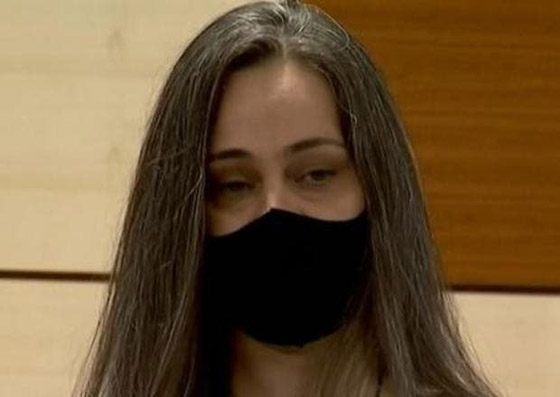 بورقة من 4 كلمات.. نادلة في مطعم تنقذ طفلاً من عائلته صورة رقم 1 بورقة من 4 كلمات.. نادلة في مطعم تنقذ طفلاً من عائلته صورة رقم 1