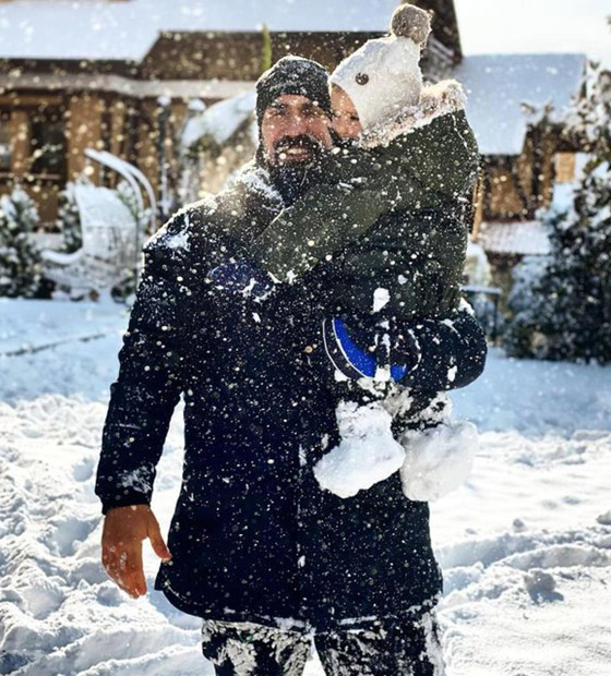 صور رومانسية وأخرى عائلية لطيفة لأشهر نجوم تركيا يلعبون في الثلج صورة رقم 2 صور رومانسية وأخرى عائلية لطيفة لأشهر نجوم تركيا يلعبون في الثلج صورة رقم 2
