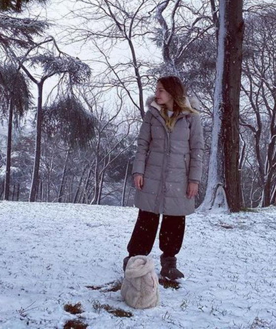 صور رومانسية وأخرى عائلية لطيفة لأشهر نجوم تركيا يلعبون في الثلج صورة رقم 9 صور رومانسية وأخرى عائلية لطيفة لأشهر نجوم تركيا يلعبون في الثلج صورة رقم 9
