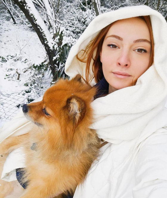 صور رومانسية وأخرى عائلية لطيفة لأشهر نجوم تركيا يلعبون في الثلج صورة رقم 10 صور رومانسية وأخرى عائلية لطيفة لأشهر نجوم تركيا يلعبون في الثلج صورة رقم 10
