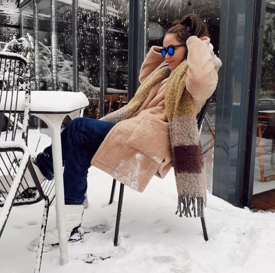 صور رومانسية وأخرى عائلية لطيفة لأشهر نجوم تركيا يلعبون في الثلج صورة رقم 12 صور رومانسية وأخرى عائلية لطيفة لأشهر نجوم تركيا يلعبون في الثلج صورة رقم 12