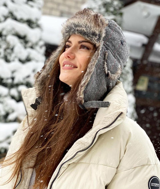 صور رومانسية وأخرى عائلية لطيفة لأشهر نجوم تركيا يلعبون في الثلج صورة رقم 18 صور رومانسية وأخرى عائلية لطيفة لأشهر نجوم تركيا يلعبون في الثلج صورة رقم 18