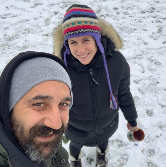 صور رومانسية وأخرى عائلية لطيفة لأشهر نجوم تركيا يلعبون في الثلج صورة رقم 22 صور رومانسية وأخرى عائلية لطيفة لأشهر نجوم تركيا يلعبون في الثلج صورة رقم 22