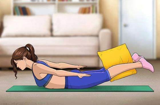 5 تمارين رياضية منزلية باستخدام الوسادة صورة رقم 1 5 تمارين رياضية منزلية باستخدام الوسادة صورة رقم 1