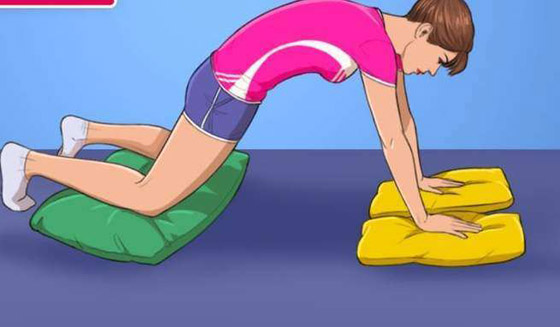 5 تمارين رياضية منزلية باستخدام الوسادة صورة رقم 8 5 تمارين رياضية منزلية باستخدام الوسادة صورة رقم 8