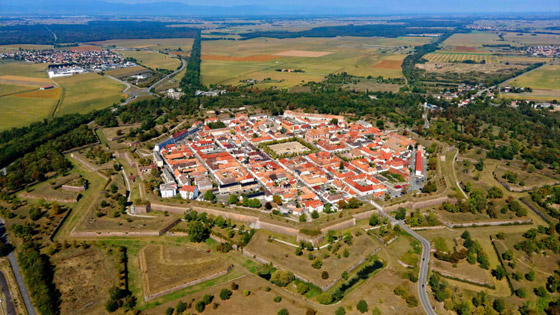 يمكن رؤيتها من الأعلى.. إليكم أجمل المدن نجمية الشكل في أوروبا صورة رقم 6