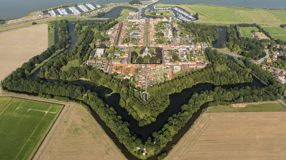 يمكن رؤيتها من الأعلى.. إليكم أجمل المدن نجمية الشكل في أوروبا صورة رقم 1