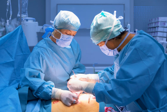 سبب ارتداء الأطباء اللون الأخضر أو الأزرق خلال الجراحة والعمليات صورة رقم 7