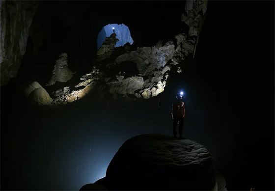 إليكم جولة داخل أحد أكبر الكهوف الطبيعية في العالم صورة رقم 4