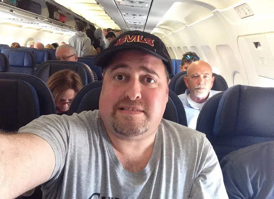 ما هو أول شيء يلفت انتباه مضيفات الطيران في المسافرين؟ صورة رقم 6