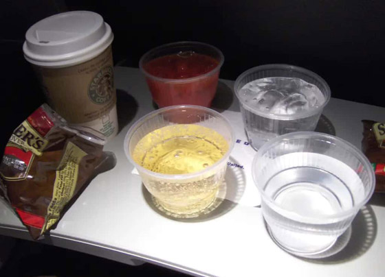 ما هو أول شيء يلفت انتباه مضيفات الطيران في المسافرين؟ صورة رقم 8