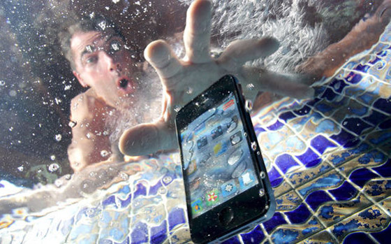 إليكم القواعد والطرق المناسبة لإنقاذ الهاتف إذا سقط في المياه صورة رقم 4