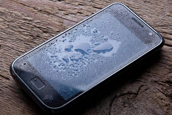 إليكم القواعد والطرق المناسبة لإنقاذ الهاتف إذا سقط في المياه صورة رقم 6