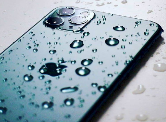 إليكم القواعد والطرق المناسبة لإنقاذ الهاتف إذا سقط في المياه صورة رقم 7