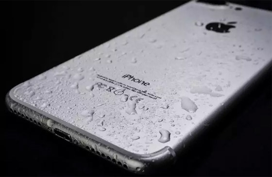 إليكم القواعد والطرق المناسبة لإنقاذ الهاتف إذا سقط في المياه صورة رقم 8