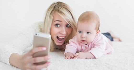 قد تتحول إلى ستيكرات مذلة ووسيلة لابتزازهم.. هذه مخاطر نشر الآباء صور الأطفال على الإنترنت صورة رقم 3