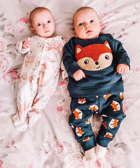 أندر حمل في العالم: أم بريطانية تنجب توأما بفارق ثلاثة أسابيع! صور صورة رقم 4