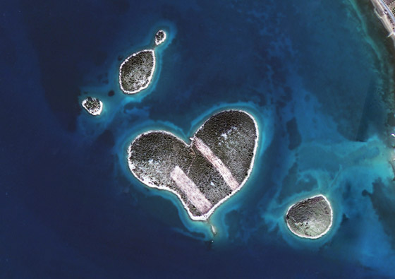 الحب في كل مكان.. إليكم مواقع وأماكن خلابة على شكل قلب حول العالم صورة رقم 1