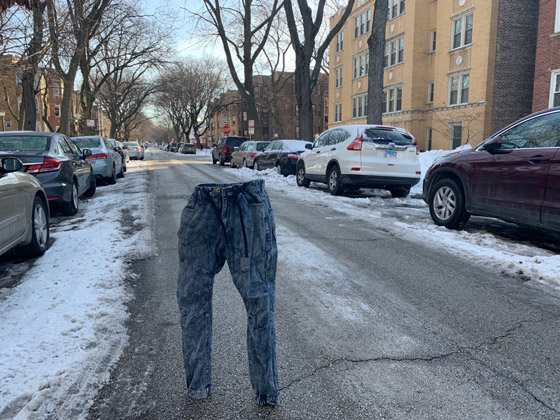 أمريكي يحجز موقفا لسيارته بواسطة سروالين! صور صورة رقم 3