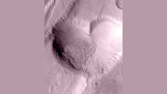 الكوكب الأحمر احتفل بعيد الحب منذ عقود والدليل في الصور صورة رقم 1