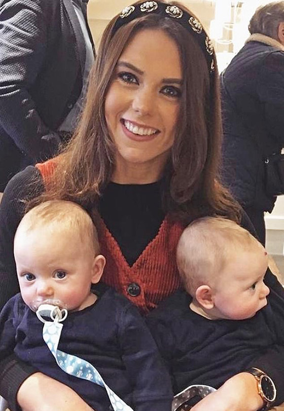 بحالة نادرة لأول مرة.. بريطانية تلد توأمين متماثلين بيومين وكيسين مختلفين! صورة رقم 1