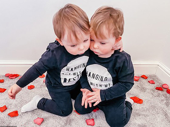 بحالة نادرة لأول مرة.. بريطانية تلد توأمين متماثلين بيومين وكيسين مختلفين! صورة رقم 7