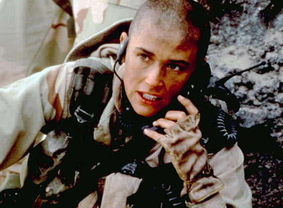 صور: أبرز نجوم ومشاهير تقمصوا شخصياتهم وأدوارهم السينمائية باحتراف صورة رقم 16 صور: أبرز نجوم ومشاهير تقمصوا شخصياتهم وأدوارهم السينمائية باحتراف صورة رقم 16