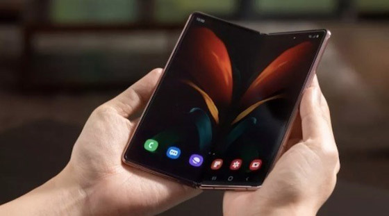 غوغل تنافس سامسونغ بهاتف جديد قابل للطي قريباً صورة رقم 3