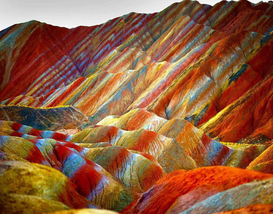 جبال قوس قزح.. كيف أسهمت المعادن في تلوين إحدى عجائب الدنيا؟ صورة رقم 2