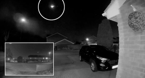 فيديو يحبس الأنفاس.. نيزك ضخم يضيء السماء بلقطات مدهشة صورة رقم 4