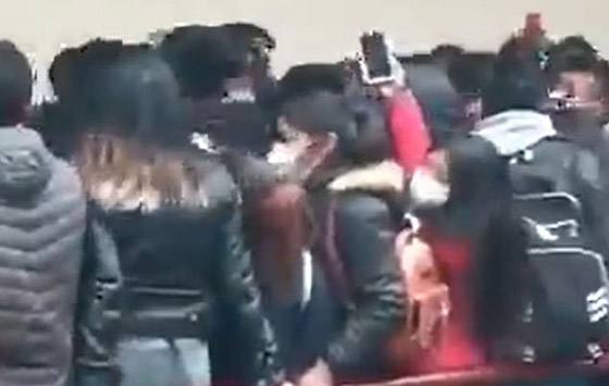 فيديو صادم لشرفة تنهار بطلاب جامعة وسقوطهم من الطابق الرابع! صورة رقم 8 فيديو صادم لشرفة تنهار بطلاب جامعة وسقوطهم من الطابق الرابع! صورة رقم 8