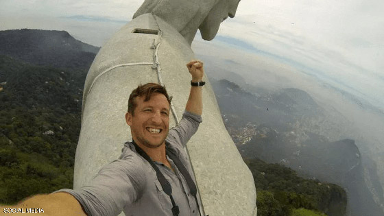 مهووسو السيلفي.. كيف فعلوها في تلك الأماكن؟ صورة رقم 4