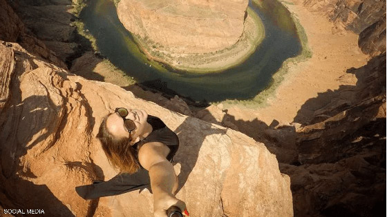 مهووسو السيلفي.. كيف فعلوها في تلك الأماكن؟ صورة رقم 5