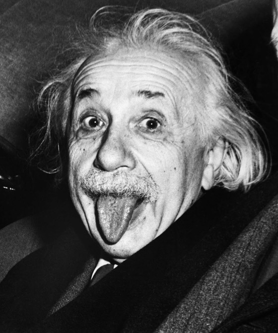 ما قصة الصورة التاريخية التي أخرج فيها الفيزيائي آينشتاين لسانه؟ صورة رقم 1 ما قصة الصورة التاريخية التي أخرج فيها الفيزيائي آينشتاين لسانه؟ صورة رقم 1